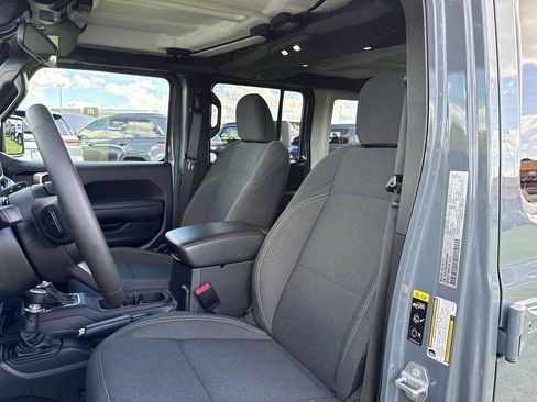 Used 2025 Jeep Wrangler Unlimited Sport AWD/4WD image 21