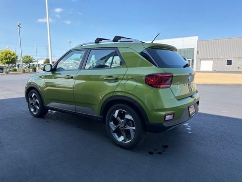 Used 2024 Hyundai Venue SEL FWD image 5