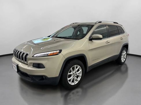Used 2015 Jeep Cherokee Latitude w/ Cold Weather Group AWD/4WD image 4