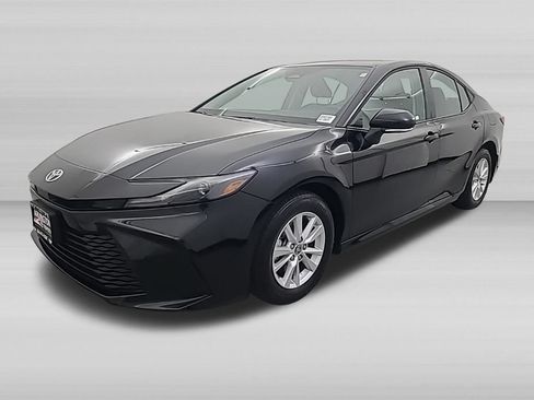 Used 2026 Toyota Camry LE FWD image 8