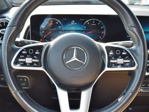 Used 2021 Mercedes-Benz GLB 250 4MATIC w/ Premium Package image 21