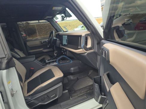 Used 2023 Ford Bronco Wildtrak image 8