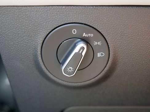 Certified 2025 Volkswagen Taos SE AWD/4WD image 25