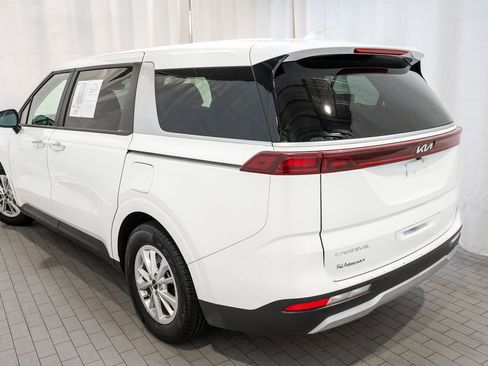Certified 2024 Kia Carnival LX image 4