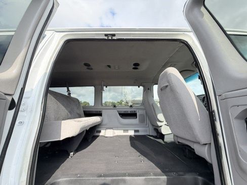 Used 2001 Ford E-350 and Econoline 350 XL RWD image 17