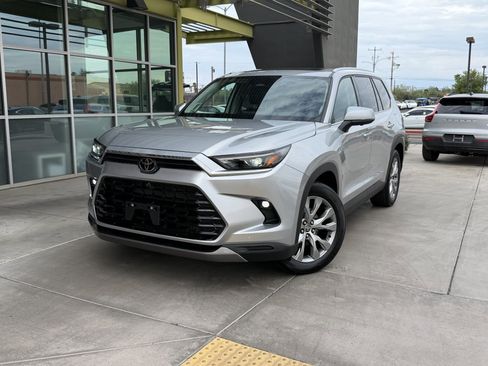 Used 2024 Toyota Grand Highlander Limited image 2