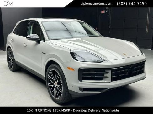 Used 2025 Porsche Cayenne E-Hybrid AWD/4WD image 9