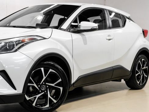 Used 2019 Toyota C-HR XLE image 6