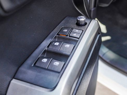 Used 2017 Toyota Tacoma SR5 image 19