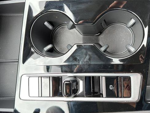 Used 2024 Volkswagen Atlas SE image 30