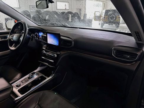 Used 2022 Ford Explorer Limited AWD/4WD image 12