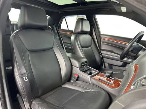 Used 2014 Chrysler 300 RWD image 26