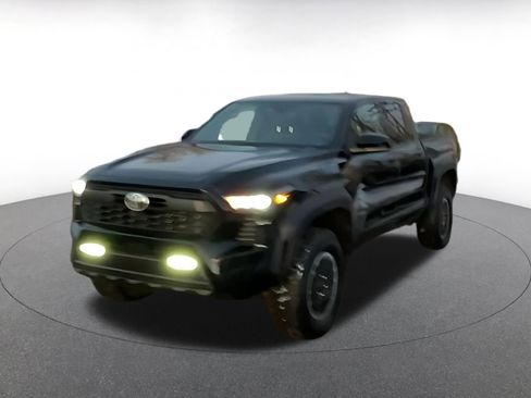 Used 2025 Toyota Tacoma SR image 15
