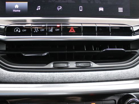 Used 2023 Jeep Compass Latitude image 35