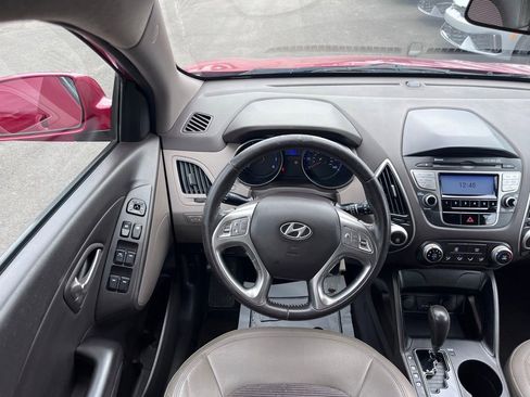 Used 2010 Hyundai Tucson GLS w/ Popular Equipment Pkg 2 FWD image 17