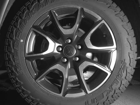 Used 2025 Jeep Compass Trailhawk image 14