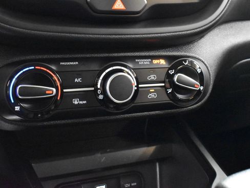 Used 2023 Kia Soul LX w/ LX Technology Package image 18