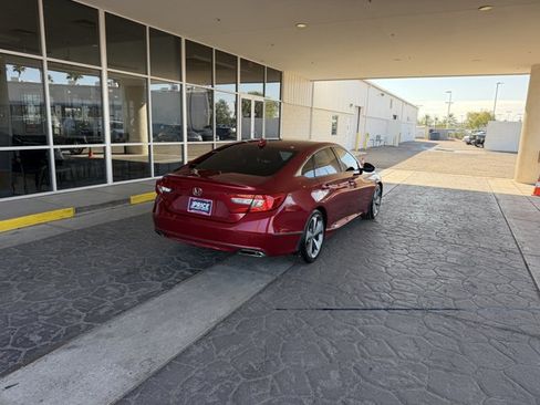Used 2018 Honda Accord Touring image 6