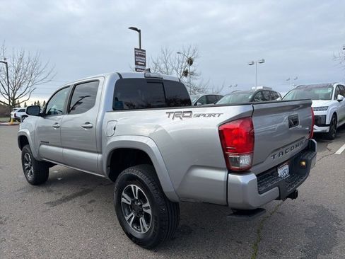 Used 2017 Toyota Tacoma TRD Sport w/ Tow Package image 6