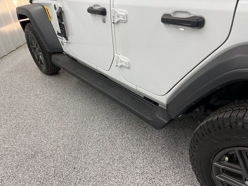 Used 2024 Jeep Wrangler Sport S image 9