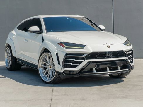 Used 2019 Lamborghini Urus AWD/4WD image 5