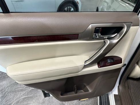 Used 2018 Lexus GX 460 Premium w/ Premium Package image 10