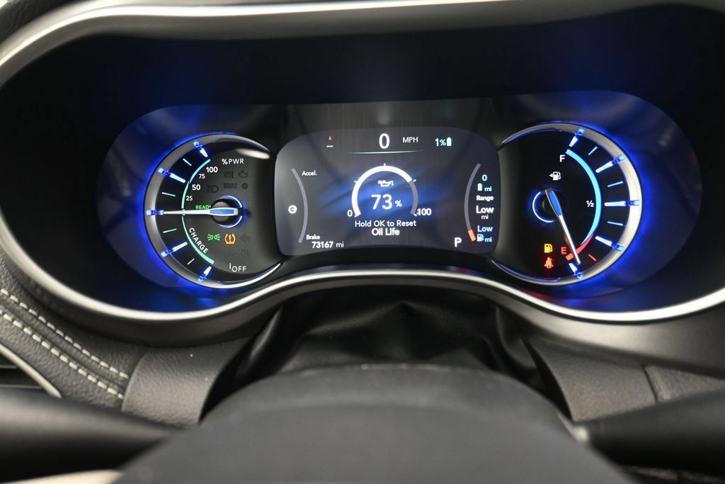 Used 2024 Chrysler Pacifica Limited FWD image 6
