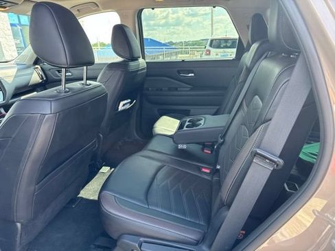 Used 2024 Nissan Pathfinder Platinum w/ Cargo Package AWD/4WD image 7