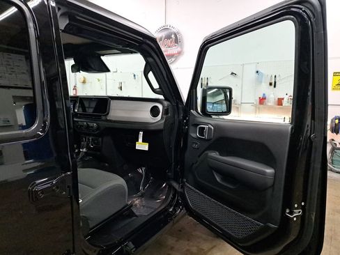 New 2026 Jeep Gladiator Sport image 16