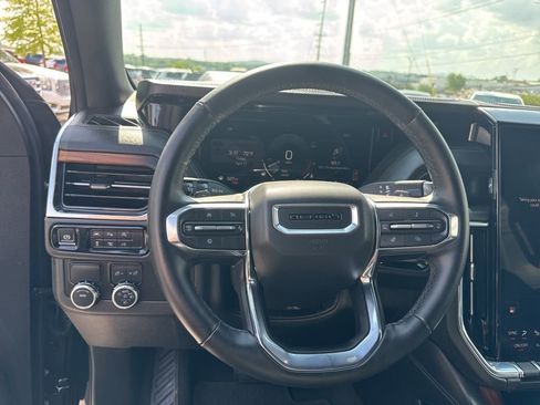 Used 2025 GMC Yukon XL Denali RWD image 13