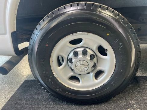 Used 2019 Chevrolet Express 2500 w/ Enhanced Convenience Package image 17