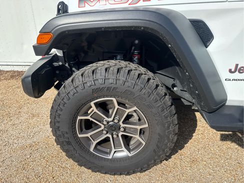 Used 2024 Jeep Gladiator Mojave w/ Technology Group AWD/4WD image 12