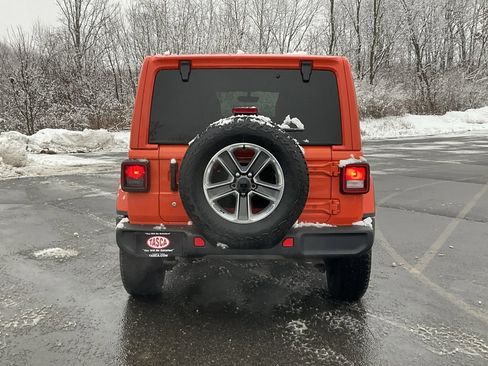 Used 2018 Jeep Wrangler Unlimited Sahara image 30