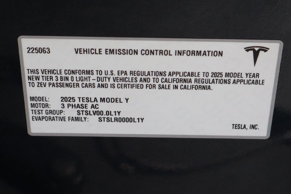 Used 2025 Tesla Model Y Long Range RWD image 12