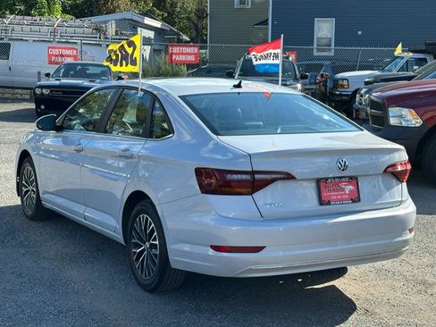 Used 2019 Volkswagen Jetta SE w/ Cold Weather Package FWD image 4