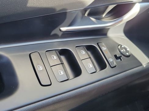 Used 2025 Hyundai Elantra SEL image 15