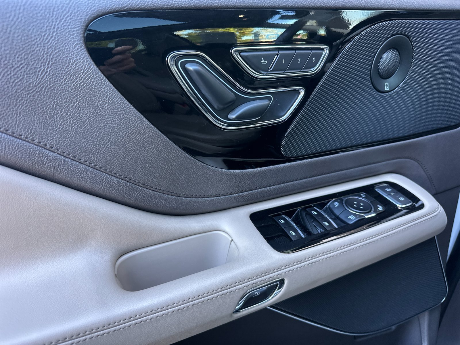 Used 2023 Lincoln Aviator Reserve w/ Equipment Group 201A AWD/4WD image 10