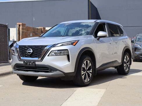 Used 2023 Nissan Rogue SV FWD image 2
