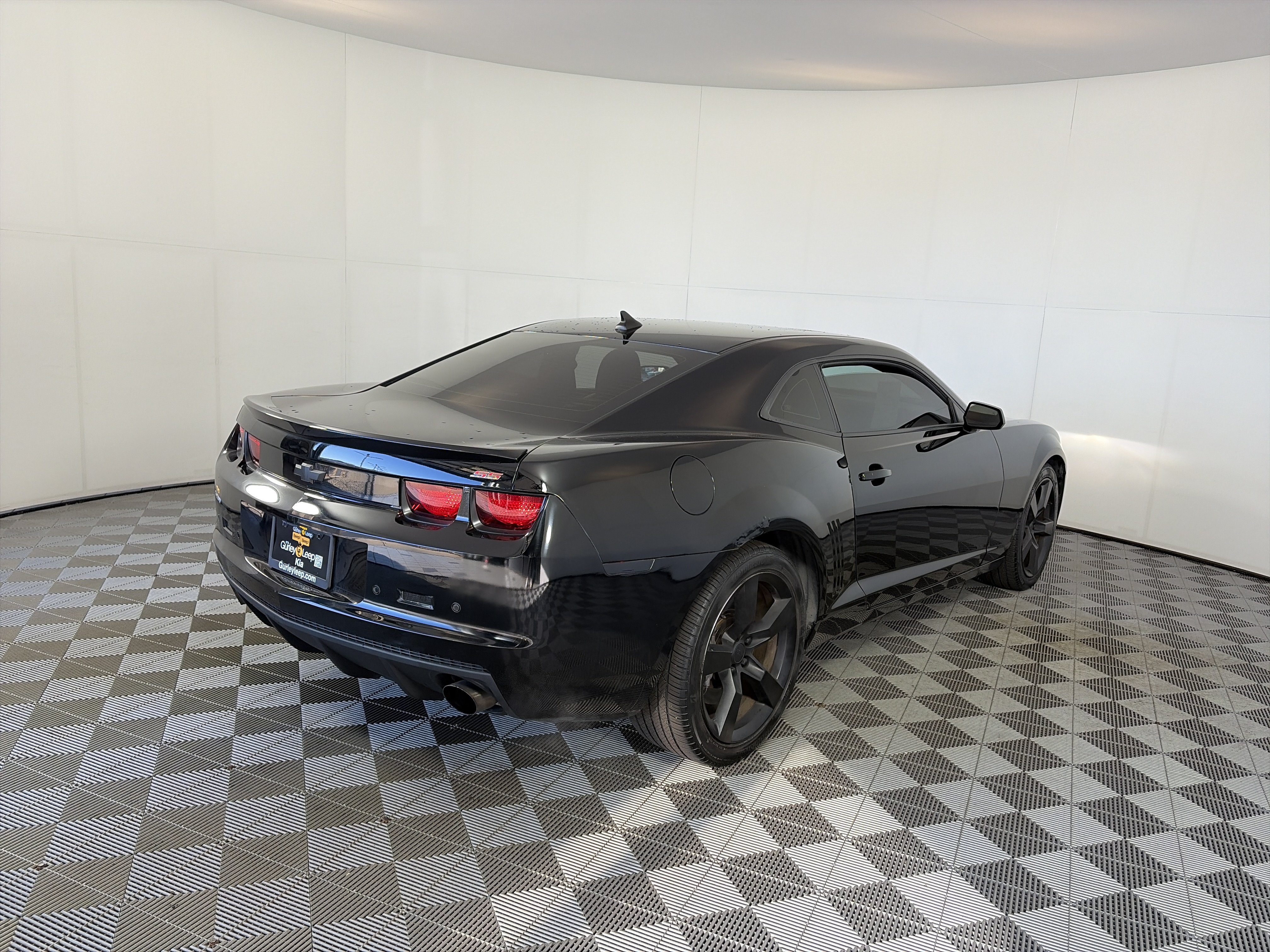Used 2011 Chevrolet Camaro SS RWD image 9