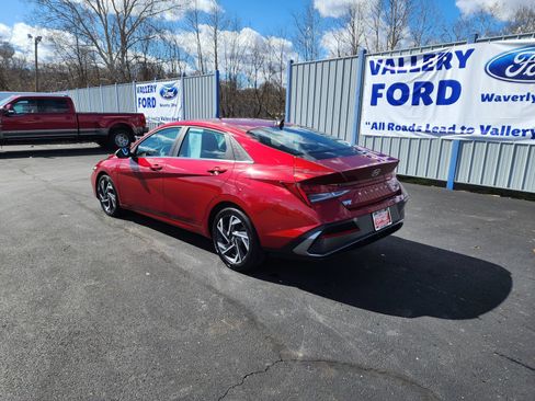 Used 2025 Hyundai Elantra Limited FWD image 3