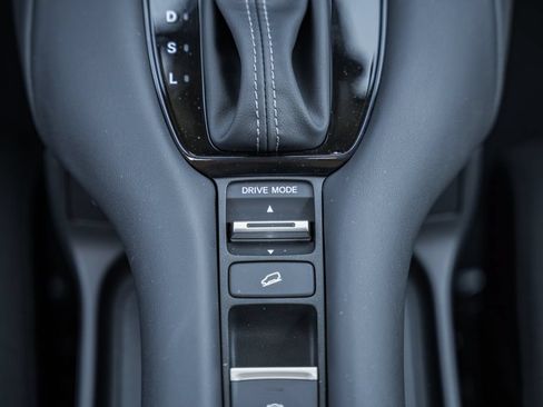 Used 2025 Honda HR-V LX image 21