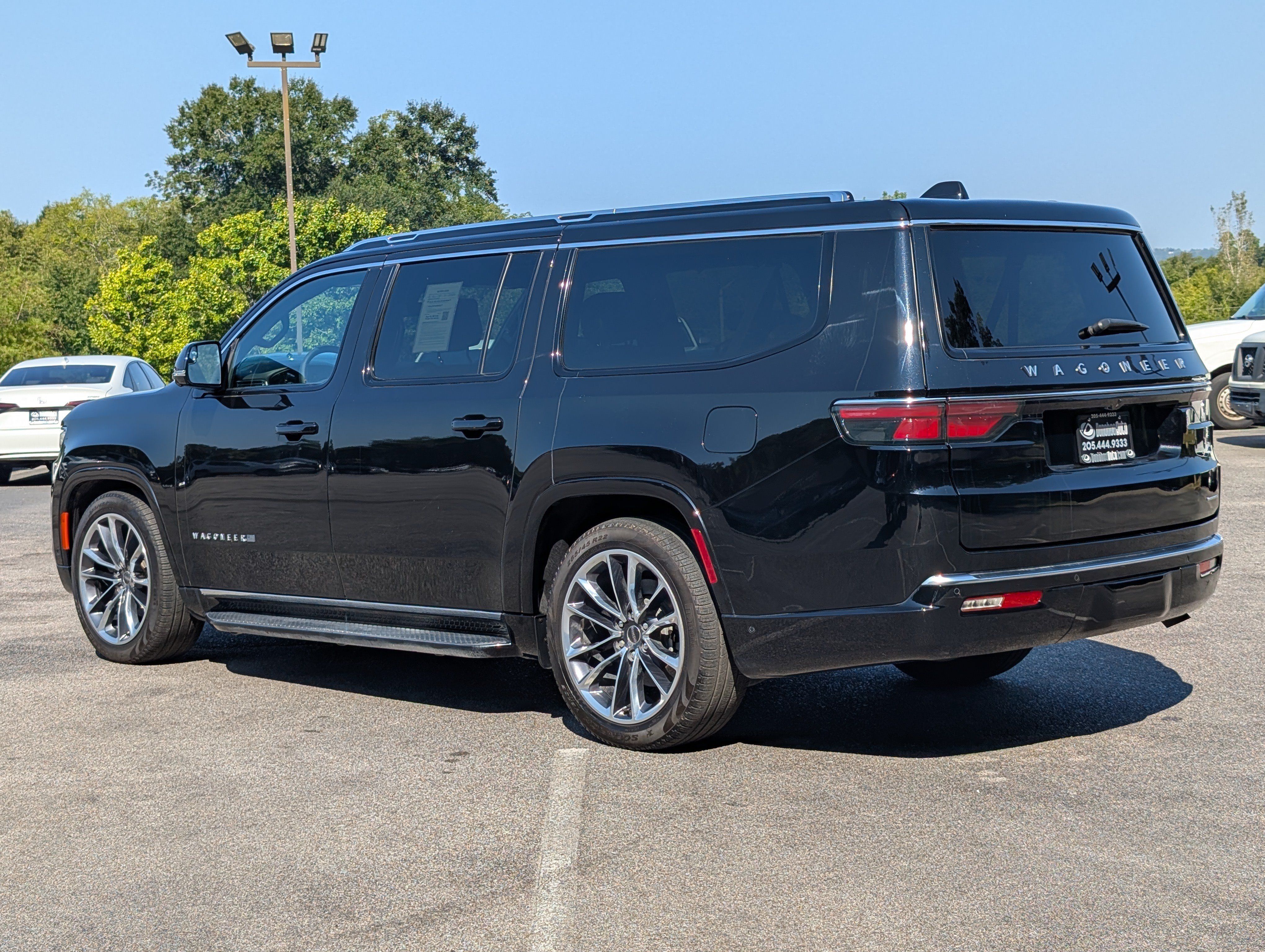 Used 2024 Jeep Wagoneer L Series II w/ Convenience Group I AWD/4WD image 7