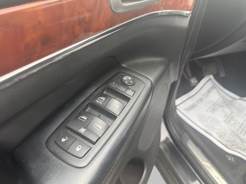 Used 2012 Jeep Grand Cherokee Limited w/ Luxury Group II image 11