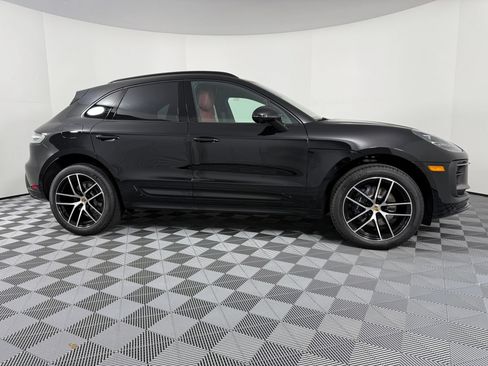 Certified 2026 Porsche Macan AWD/4WD image 8