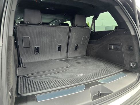 Used 2025 Cadillac Escalade ESV Premium Luxury Platinum AWD/4WD image 23