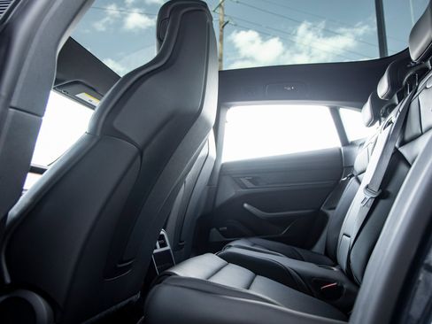 Used 2025 Porsche Taycan 4 Cross Turismo image 30