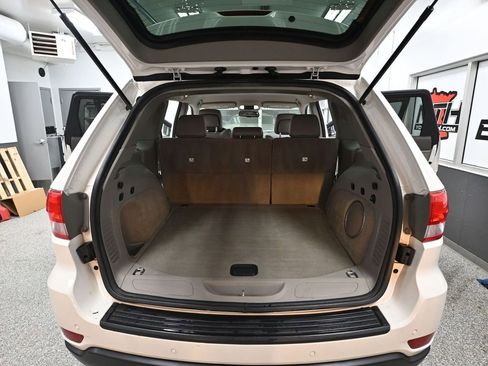 Used 2012 Jeep Grand Cherokee Laredo image 42