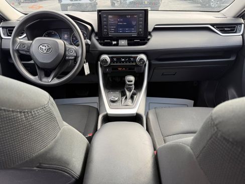 Used 2021 Toyota RAV4 LE image 10