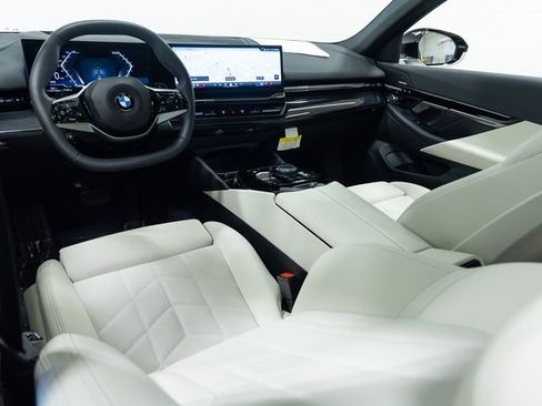 Certified 2025 BMW 530i xDrive w/ Premium Package image 19