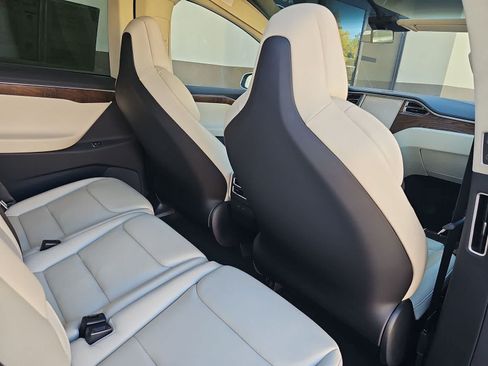 Used 2018 Tesla Model X 75D AWD/4WD image 16
